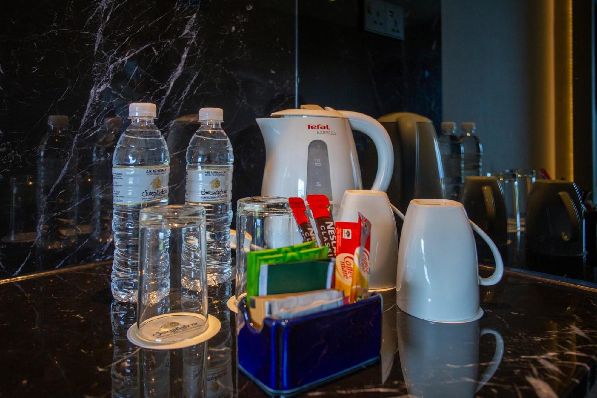 The Pacific Sutera Hotell Kota Kinabalu Eksteriør bilde Bottled water in a hotel room