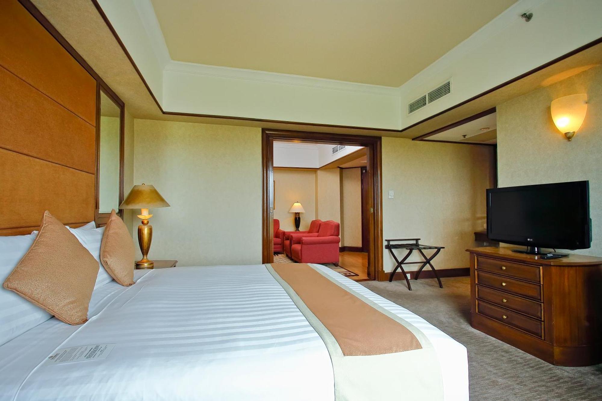 The Pacific Sutera Hotell Kota Kinabalu Eksteriør bilde Suite